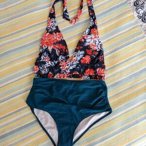 ⭐ NEW NWT Beachsissi floral bikini swim set Medium